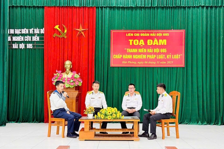 Hải đội 695 đẩy mạnh tuyên truyền Ngày Pháp luật Việt Nam 2025