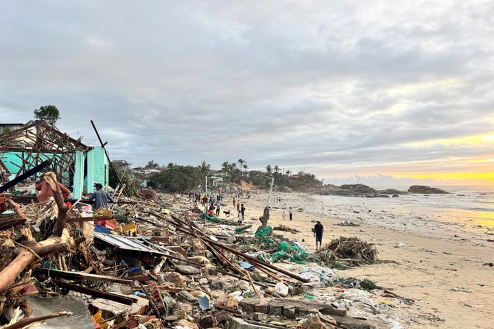 Nghĩa tình sau bão dữ