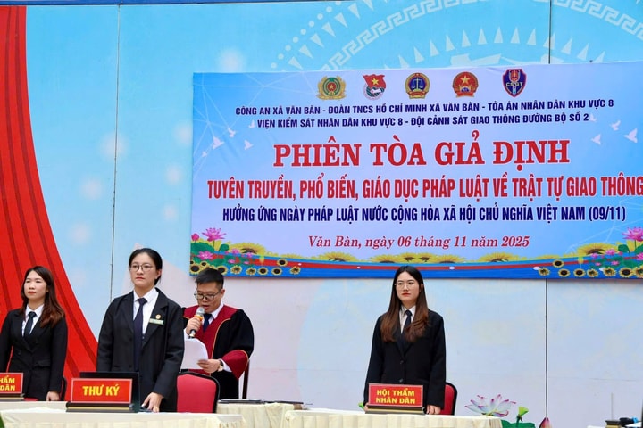 TAND khu vực 8 - Lào Cai tổ chức phiên tòa giả định tuyên truyền Luật an toàn giao thông cho học sinh