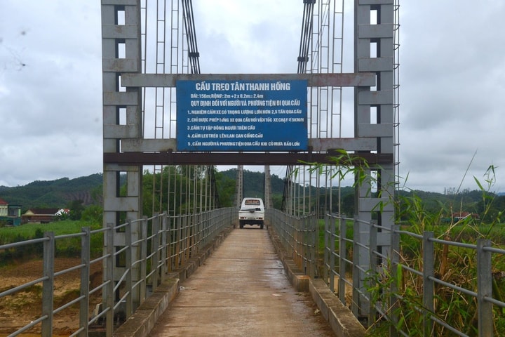 Nghệ An: Nguy cơ mất an toàn cầu treo bị xô lệch