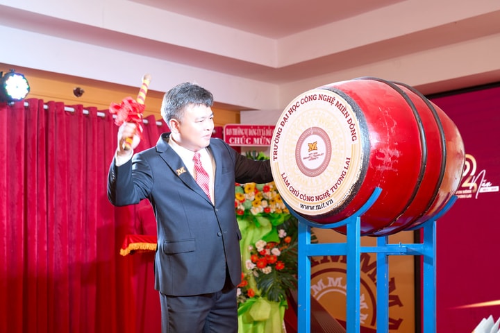 MIT Uni. khai giảng và kỷ niệm 12 năm thành lập