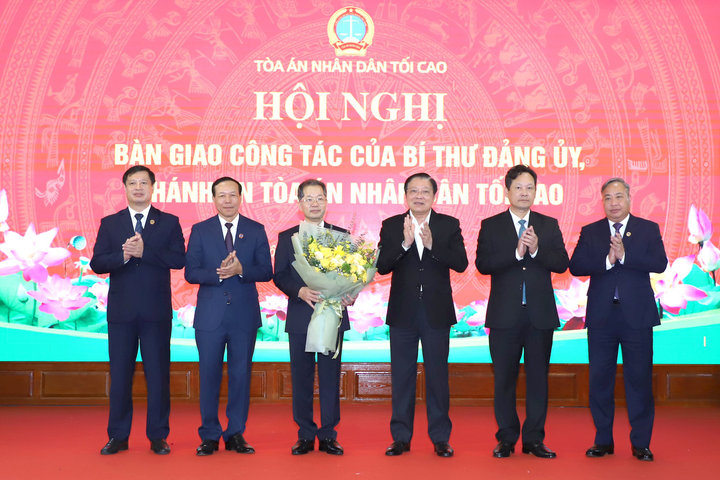 Hội nghị bàn giao công tác Bí thư Đảng ủy, Chánh án Tòa án nhân dân tối cao