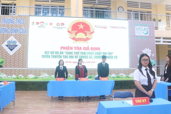 Phiên tòa giả định cảnh tỉnh học sinh giỏi sa ngã vì tàng trữ ma túy