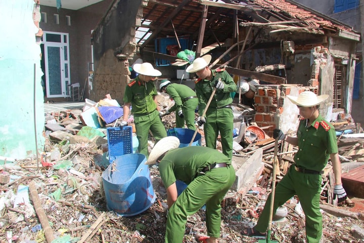 Thủ tướng yêu cầu khẩn trương khắc phục hậu quả bão, lũ tại Trung Bộ