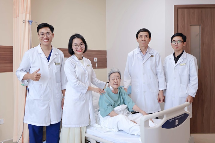 "Thần chết" bó tay trước cụ bà 80 tuổi ung thư dạ dày nhờ Vinmec