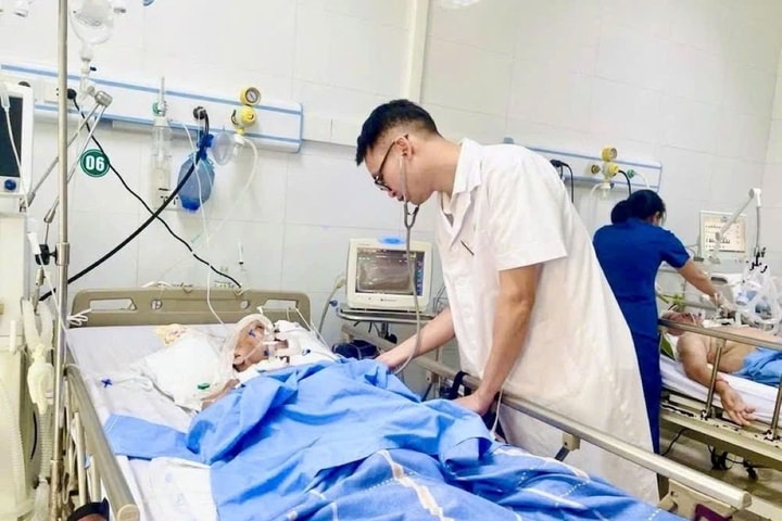 Người phụ nữ trở về từ “cõi chết” khi bị uốn ván toàn thể sau phẫu thuật tắc ruột