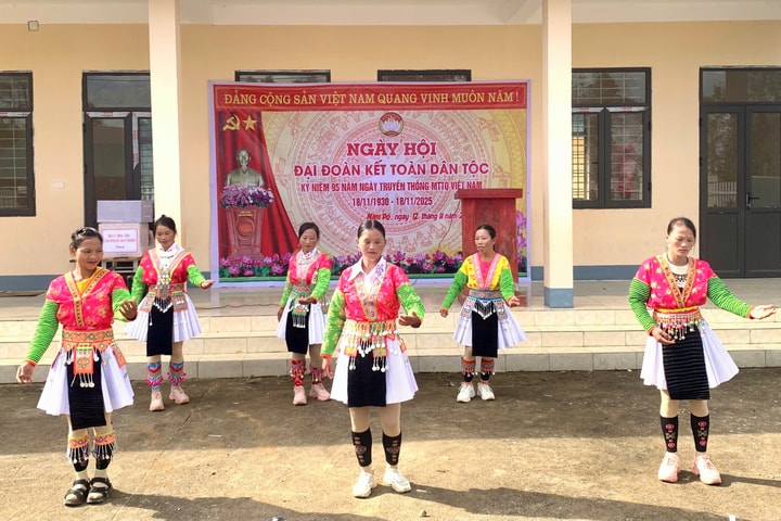 Nhân dân bản Nậm Pồ vui ngày hội Đại đoàn kết toàn dân tộc