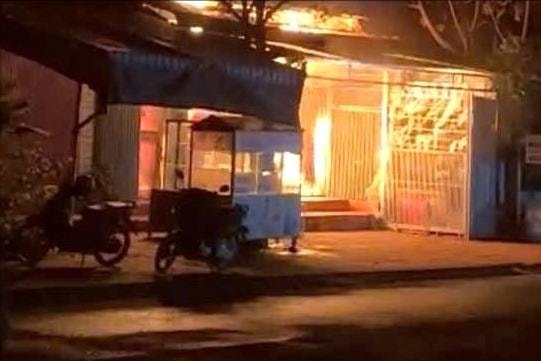 Cháy nhà, mẹ tử vong, con gái bị thương