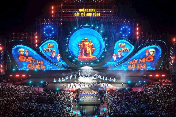 Rực rỡ đêm ca nhạc “Quảng Ninh - Đất mỏ anh hùng”