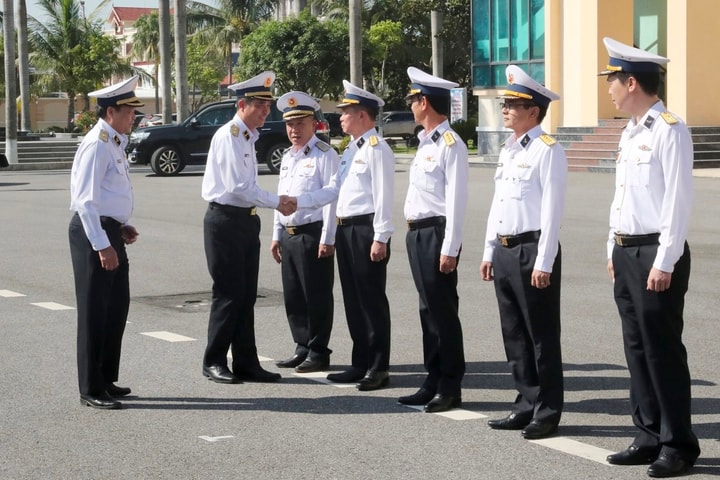 Chính ủy Hải quân làm việc với Bộ Tư lệnh Vùng 1 Hải quân