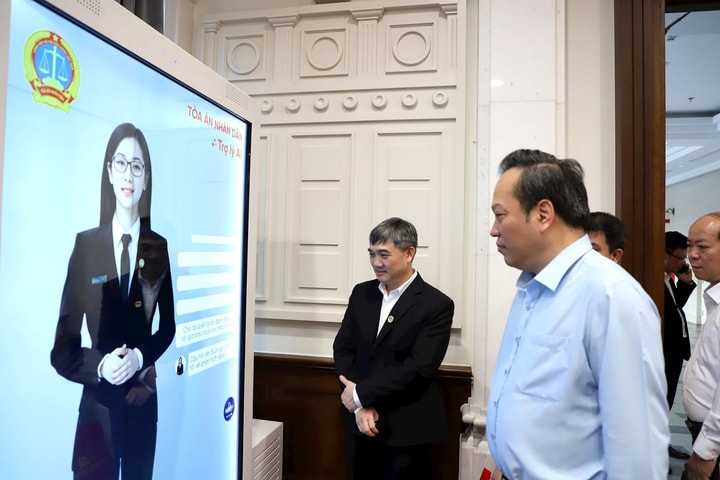 Trải nghiệm tại Trung tâm Giám sát và Điều hành hoạt động Tòa án nhân dân