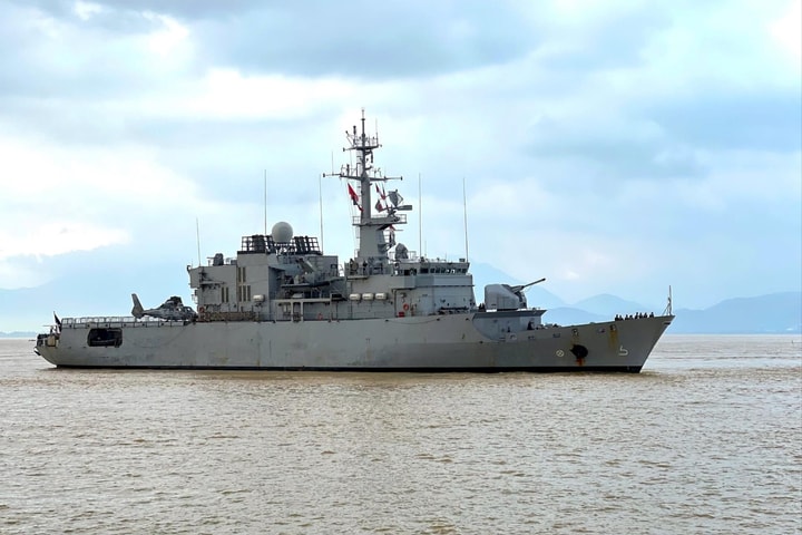 Tàu tuần dương Prairial thăm Đà Nẵng, mở rộng hợp tác hải quân Việt - Pháp