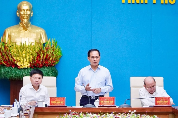 Phó Thủ tướng Bùi Thanh Sơn làm việc và dự Ngày hội Đại đoàn kết tại Phú Thọ