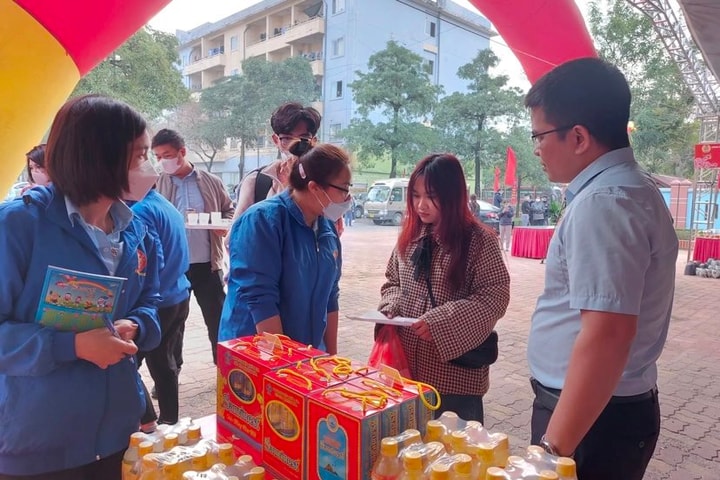 Hà Nội: Ưu tiên tặng quà lao động khó khăn