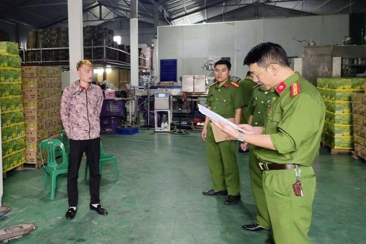 Khởi tố giám đốc sản xuất nước ngọt giả