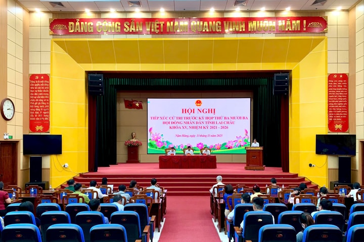 Đại biểu HĐND tỉnh Lai Châu khóa XV tiếp xúc cử tri xã Nậm Hàng trước kỳ họp