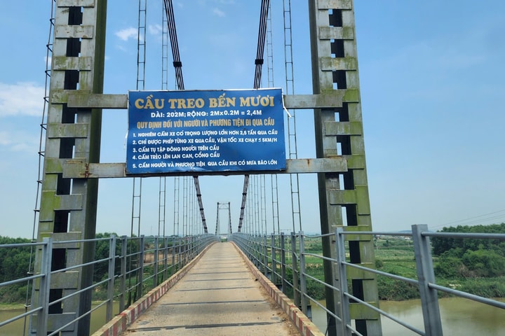 Trụ cầu treo Bến Mươi “trơ chân” ở Nghệ An
