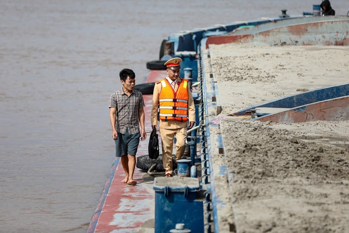 Hà Nội mở cao điểm kiểm tra, xử lý vi phạm trên tuyến đường thủy nội địa