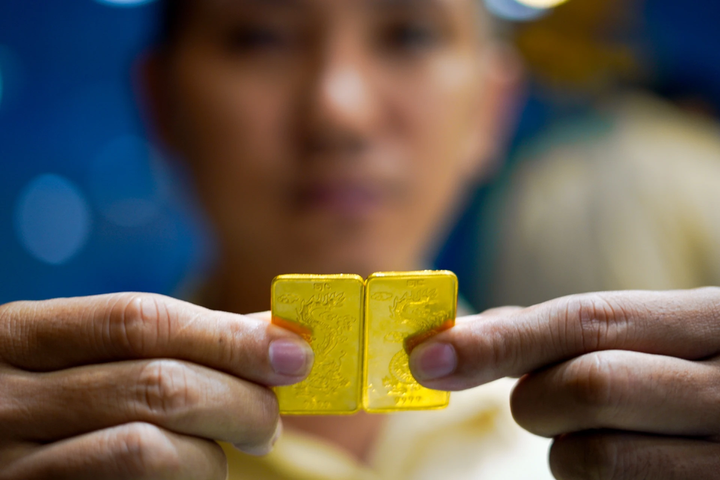 Giá vàng hôm nay 15/11: Giảm về vùng 151 triệu đồng/lượng