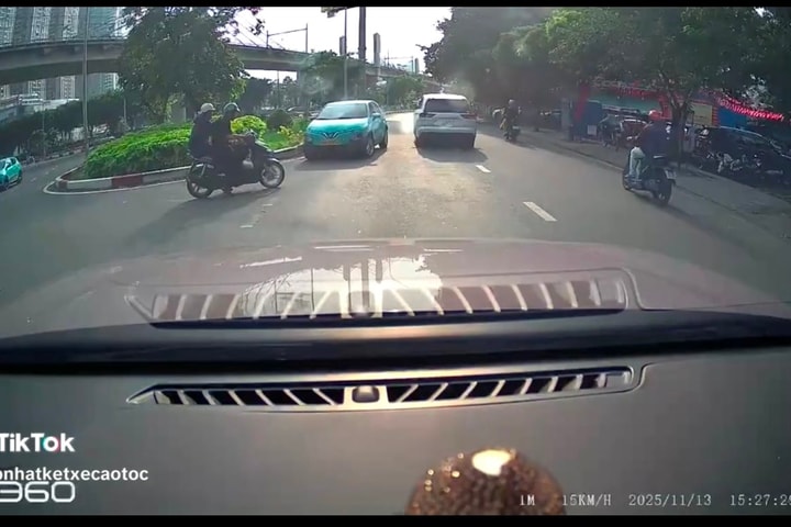 Đi ngược chiều, tài xế taxi công nghệ bị phạt 19 triệu đồng