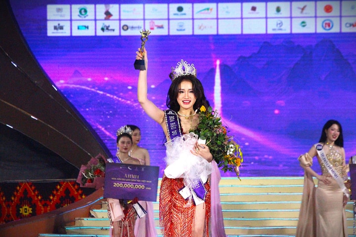 Nữ sinh Hà thành đăng quang Hoa hậu Du lịch dân tộc Việt Nam 2025