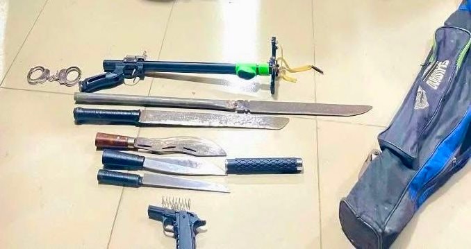 Nhóm thiếu niên quay clip khoe dao, súng tự chế để… 'dằn mặt online'