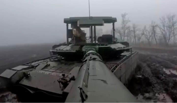 Thiết giáp Nga vượt sông chiếm cứ điểm chiến lược, đẩy Ukraine vào thế khó