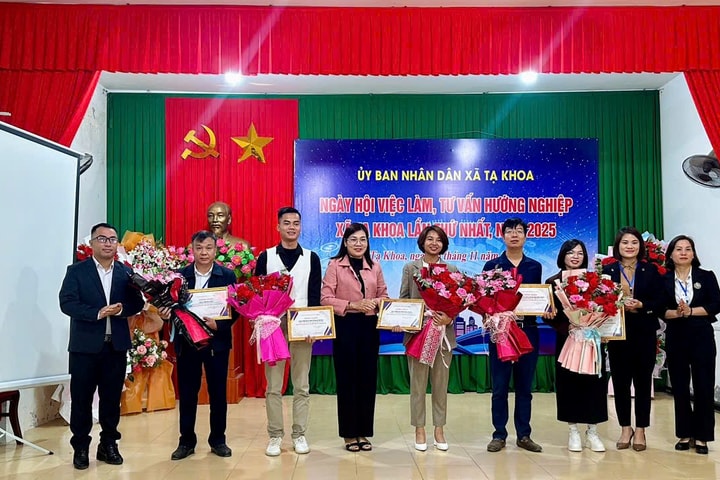 Sơn La: Sôi nổi Ngày hội việc làm năm 2025