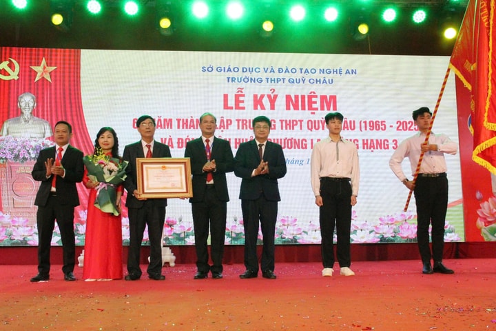 Nghệ An: Trường THPT Quỳ Châu vinh dự đón nhận Huân chương Lao động hạng Ba
