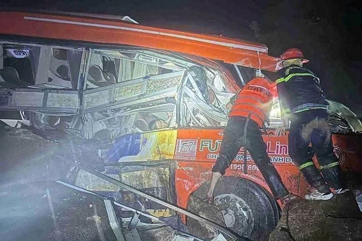 Cận cảnh hiện trường và công tác cứu hộ tại đèo Khánh Lê