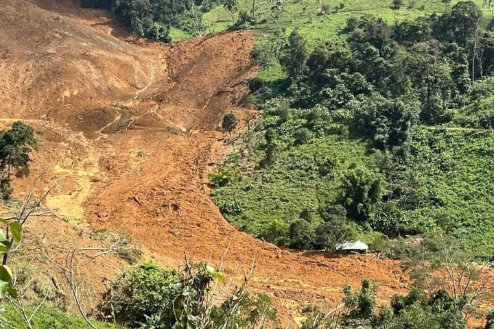 Mở rộng phạm vi di dời dân trước nguy cơ sạt lở