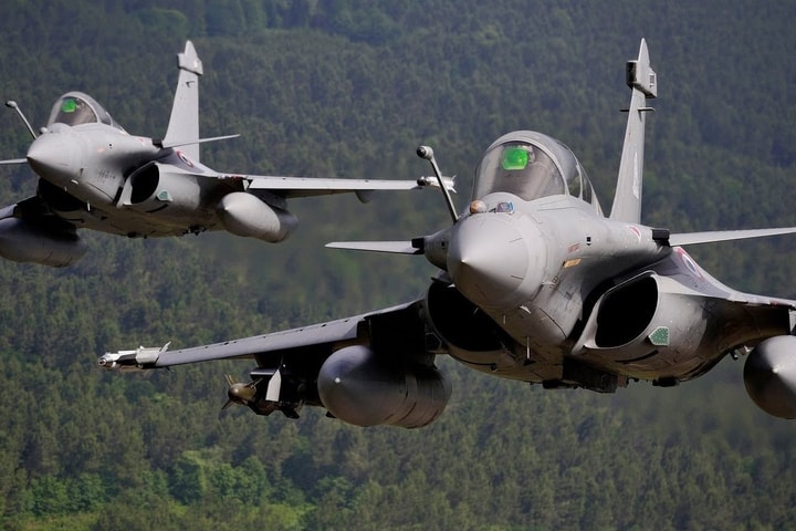 Ukraine dự định mua 100 tiêm kích chiến lược Rafale của Pháp