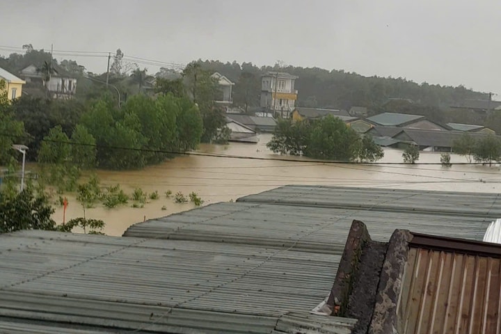 Nước dâng nhanh, Phong Điền sơ tán hàng trăm hộ dân