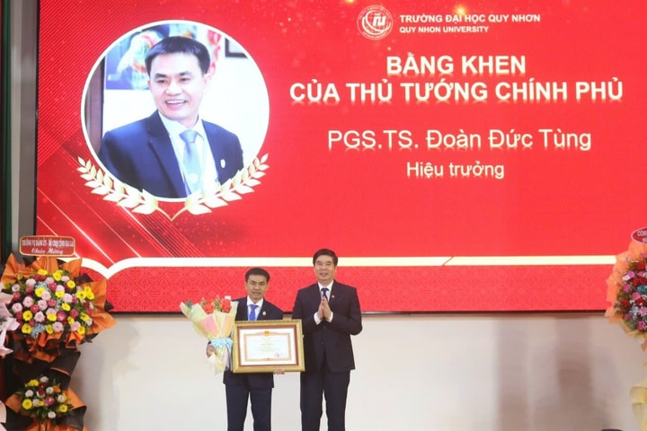 Hiệu trưởng Trường Đại học Quy Nhơn vinh dự nhận Bằng khen của Thủ tướng Chính phủ