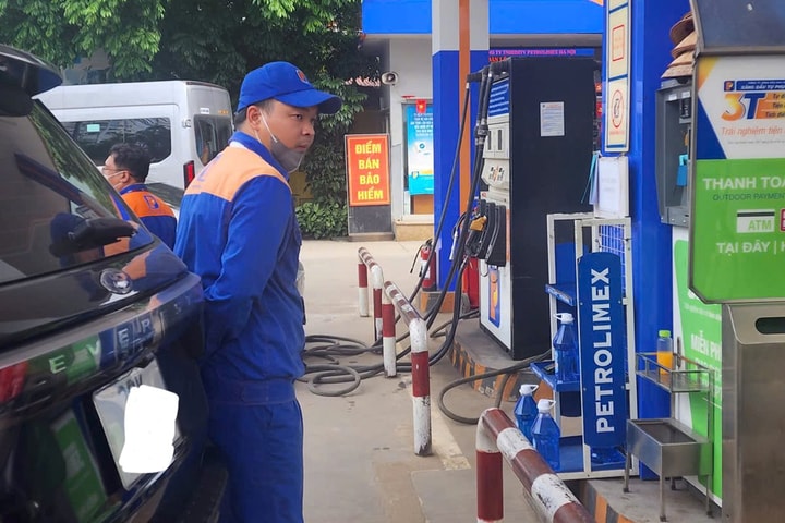 Giá xăng dầu ngày hôm nay (18/11): Giảm nhẹ do nguồn cung ổn định