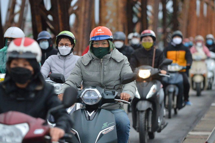 Hà Nội rét đậm, miền Trung mưa lớn kéo dài