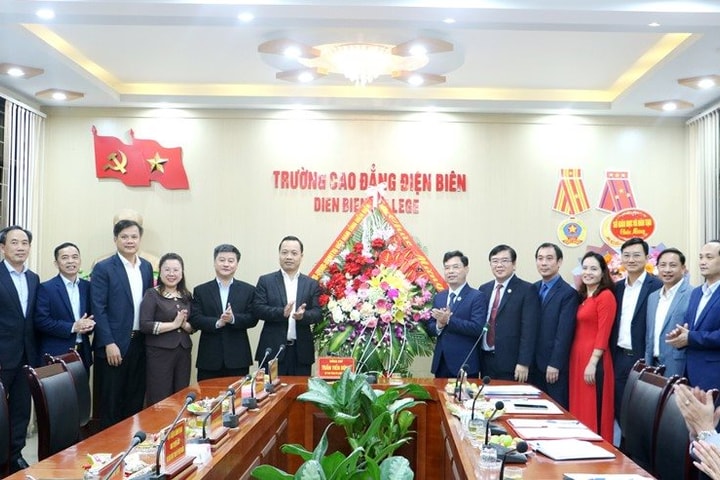 Bí thư Tỉnh ủy  thăm, chúc mừng Trường Cao đẳng Điện Biên