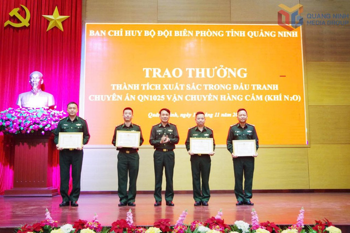 Khen thưởng lực lượng phá đường dây mua bán khí N2O quy mô lớn