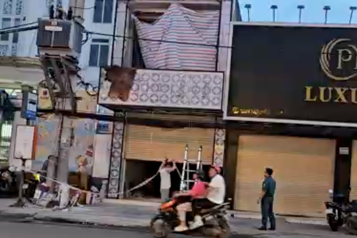 Người đàn ông bỏng nặng trước căn nhà đang thi công, nghi bị phóng điện