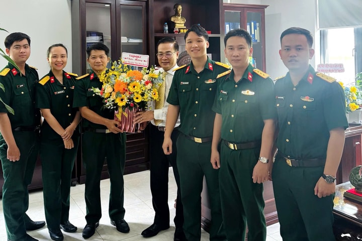 Tòa án Quân sự Quân khu 7 thăm, chúc mừng các trường ngày 20/11