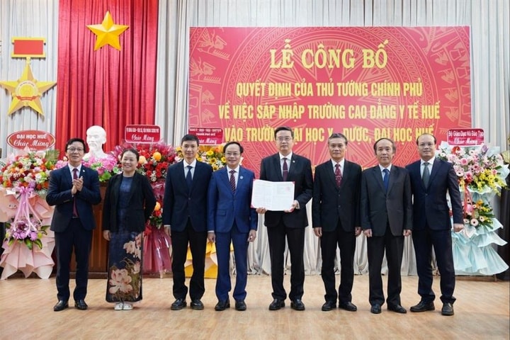 Đại học Y - Dược Huế công bố Quyết định sáp nhập Trường Cao đẳng Y tế Huế
