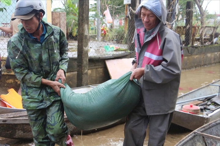 Đắk Lắk hỗ trợ cho người dân bị ngập lụt và thiệt hại do mưa lũ