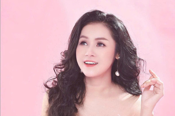 Ca sĩ Huyền Quân tái xuất trong live show “Mùa của yêu thương” được NSƯT Việt Hoàn khởi xướng‏ ‏