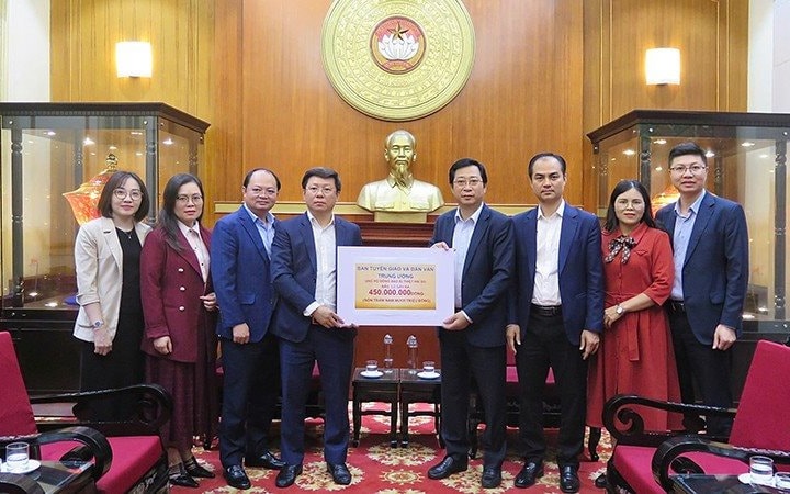 Gần 2.100 tỷ đồng đăng ký ủng hộ đồng bào vùng lũ