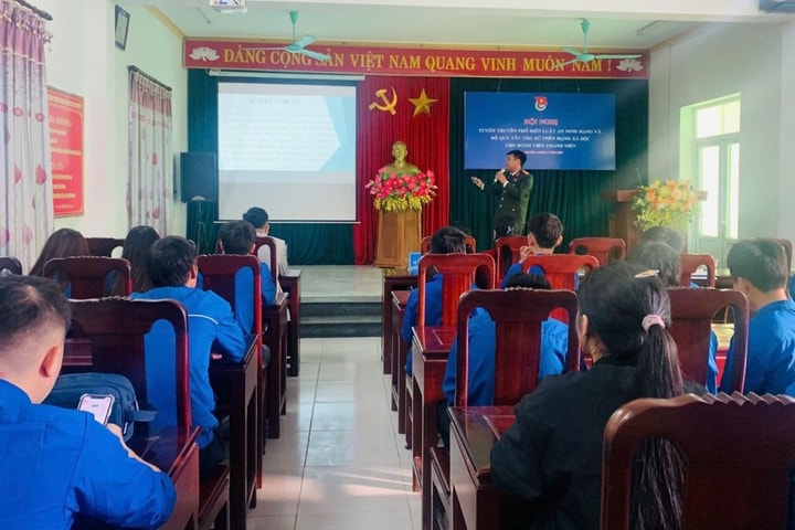 Tuyên truyền Luật an ninh mạng và bộ quy tắc ứng xử trên mạng xã hội