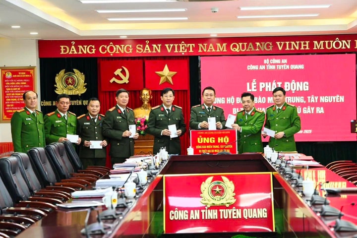 Công an tỉnh Tuyên Quang phát động ủng hộ đồng bào bị thiệt hại do mưa lũ
