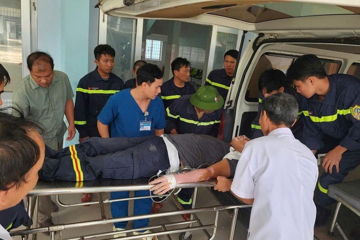 Cán bộ Công an bị thương khi làm nhiệm vụ khắc phục hậu quả lũ lụt