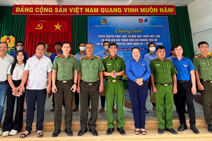 Công an tỉnh An Giang tổ chức chương trình giao lưu thanh niên cai nghiện tiến bộ