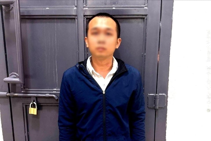 Túng tiền, gã đàn ông tự bịa ra lịch bay để lừa người đi lao động