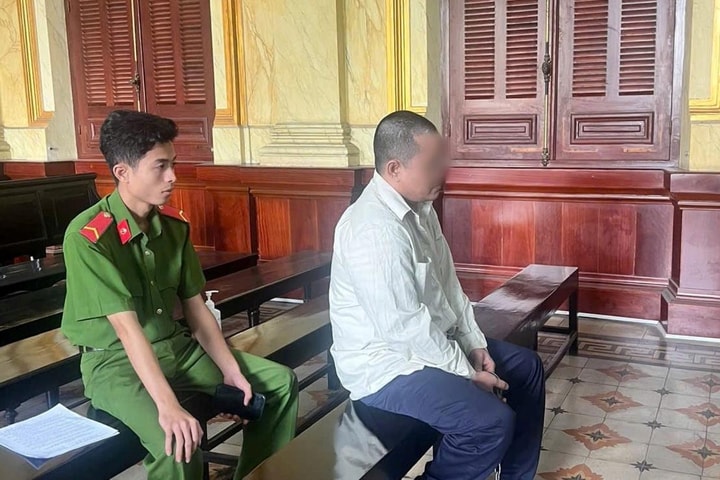 Dùng kéo đâm 'vợ hờ' vì níu kéo không thành